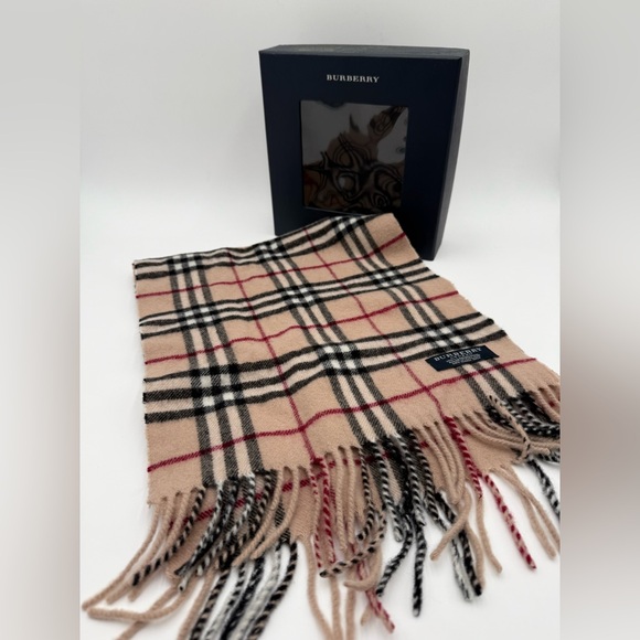 🌹♥️BURBERRY LAMBSWOOL SCARF♥️🌹 - Picture 2 of 6